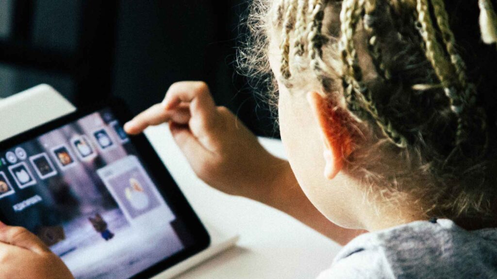 6-Healthy-Tech-Habits-You-Should-Adopt-as-Soon-as-Possible-on-architectureslab