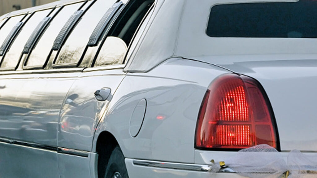 Top-3-Reasons-Why-People-Hire-Limo-on-architectureslab