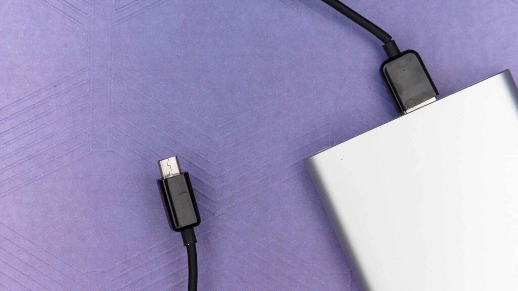 Some-Useful-Advantages-Of-A-Portable-Power-Bank-on-ArchitecturesLab