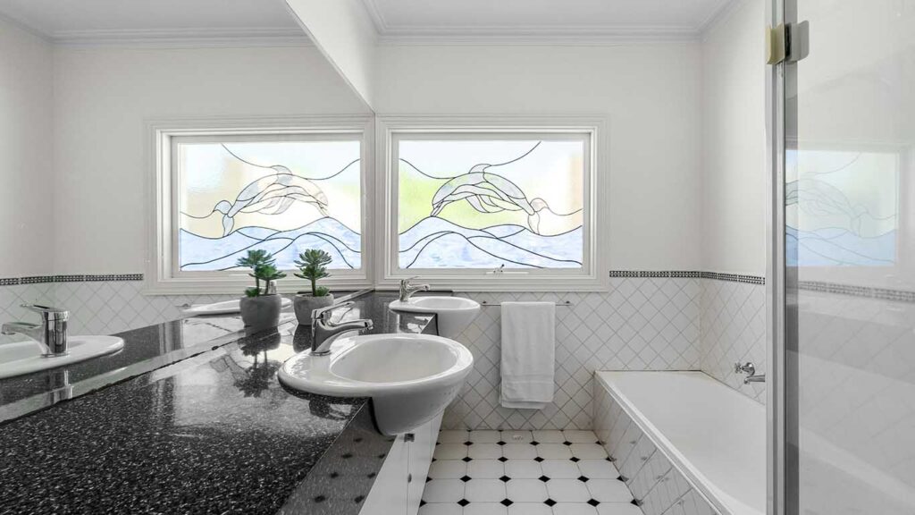 What Are The Tub Wall Panel Advantages To The Contemporary Bathroom Remodeling on architectureslab (1)